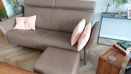 Canapé 3 places en cuir avec pouf