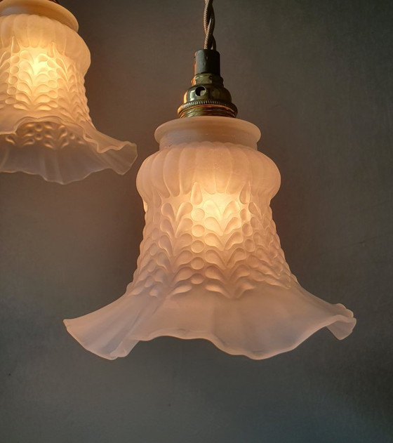 Set di lampade a sospensione vintage antiche in vetro satinato. – Metal (photo 6 of 18)