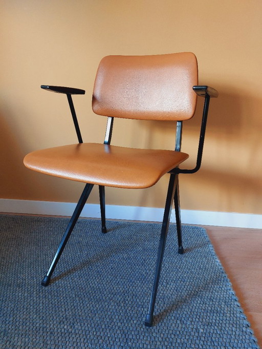 Marko Spa Chair 201 avec accoudoirs et revêtement en skaï