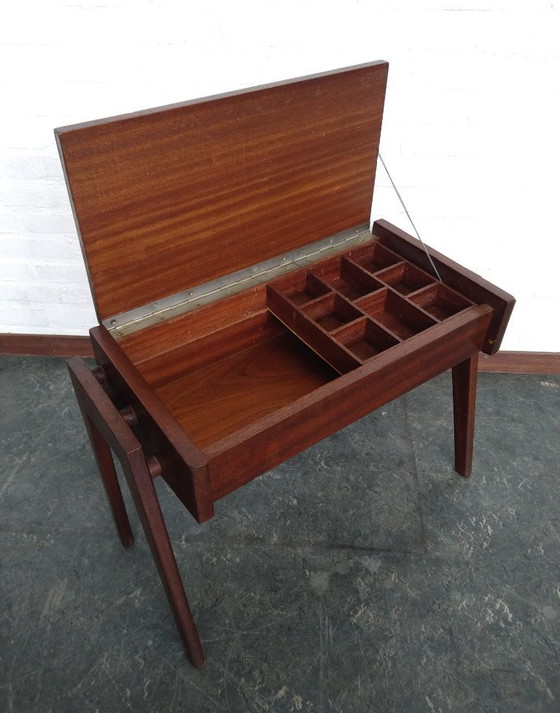 Image 1 of design naaibox/bijzettafeltje Scandinavisch teakhout