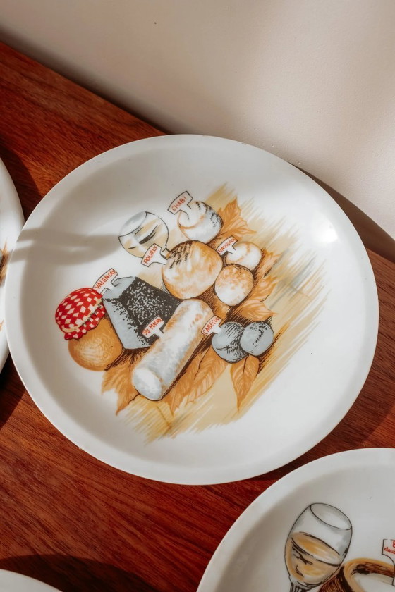 Image 1 of Set mit 5 französischen Käsetellern aus Porzellan + großer Servierplatte