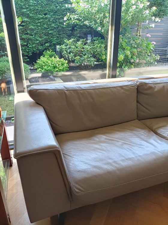 Canapé 3 places en cuir – Leather, Metal (photo 3 of 5)