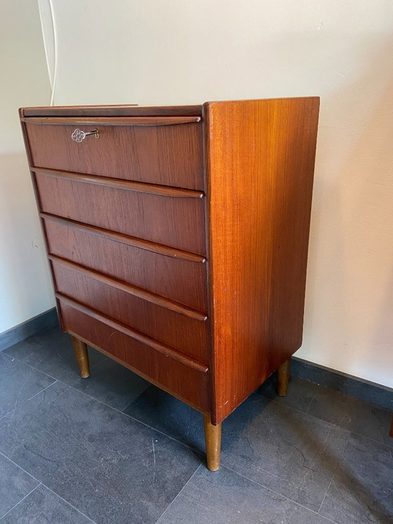 Image 1 of Vintage Deense ladekast in teak met 5 laden