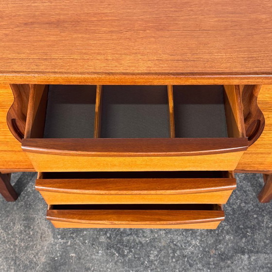 Credenza britannica in teak con ante scorrevoli, anni '60 – Credenze, Legno (photo 5 of 16)