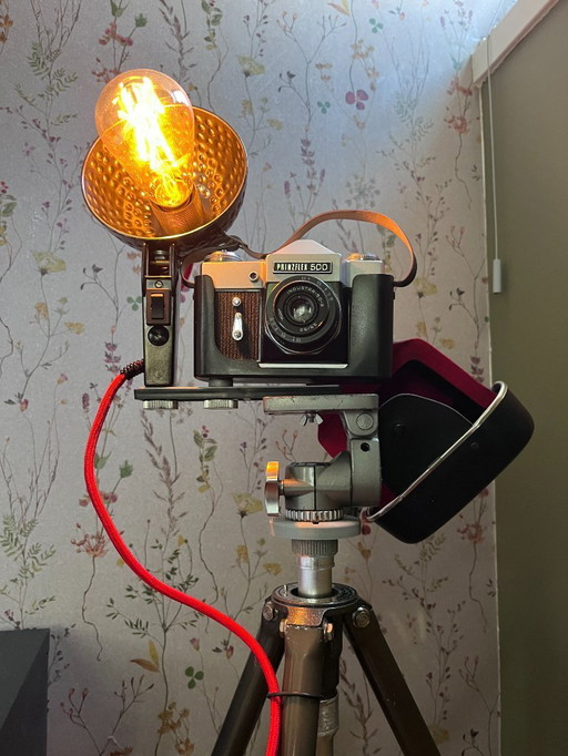 Design USSR Camera built-in lamp on tripod