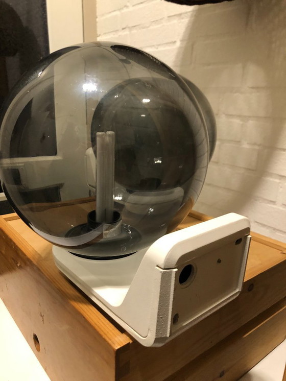 Image 1 of 2x Lampada da esterno Philips a sfera diametro 28 cm, sfere (trasparenti) su staffe da parete in metallo bianco