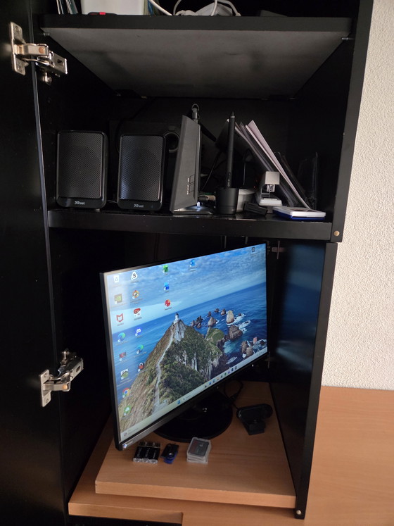 Image 1 of Scrivania per computer di design