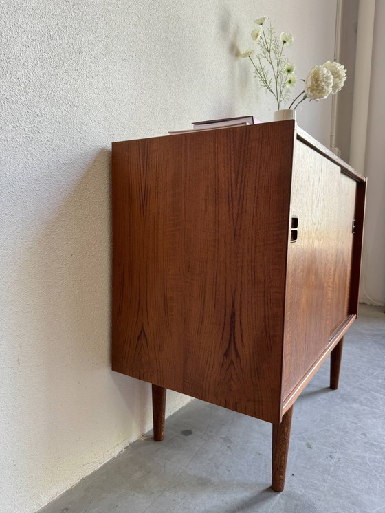 Image 1 of Buffet vintage à portes coulissantes