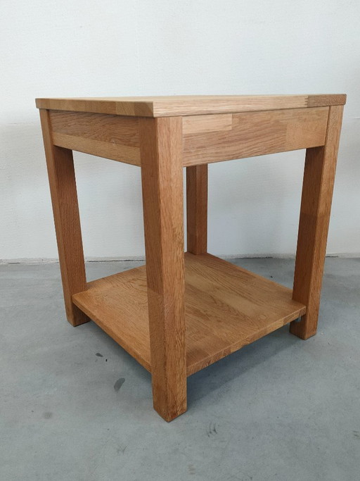 Mesita auxiliar cuadrada con estante inferior (madera de roble)