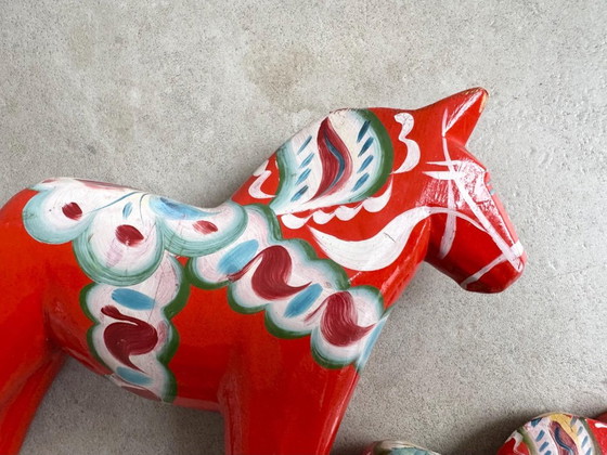 2x Vintage Swedish Red Wooden Dala Horses – Decorative Objects (photo 5 of 10)