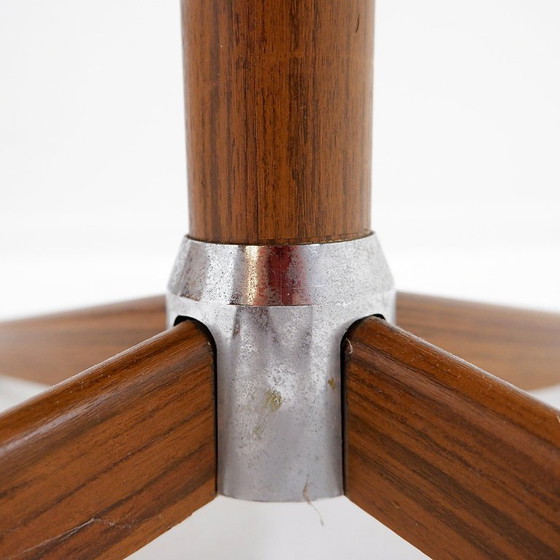 Image 1 of Poggiapiedi girevole in pelle marrone con base in metallo - De Sede, Svizzera.