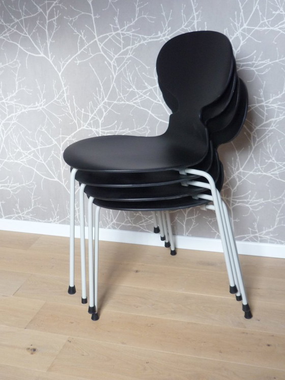 Image 1 of Sedia nera, modello 3100