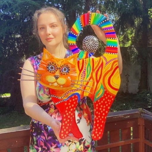 Grande scultura in legno a forma di gatto in stile boho. Realizzata a mano dall'artista.