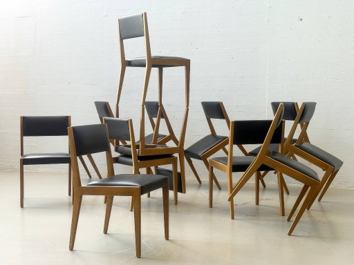 Sillas tapizadas vintage de madera de haya, década de 1960. – eetkamerstoelen, Wood, Leather (photo 2 of 12)