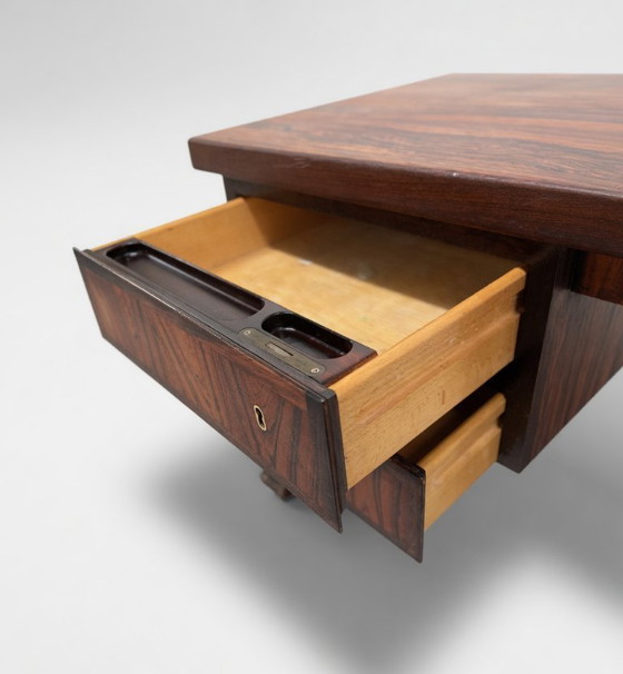 Image 1 of Gunni Omann Model 77 palissanderhouten bureau, jaren 60.