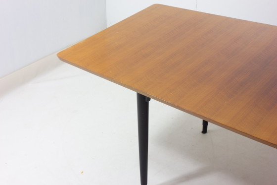 Image 1 of Ronde eettafel uit het midden van de vorige eeuw, jaren 60.