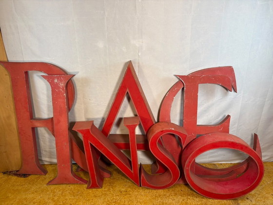 # Lettere in metallo 3D stile industriale vintage | Insegna aziendale originale | Lettere rosse grandi e (photo 13 of 13)