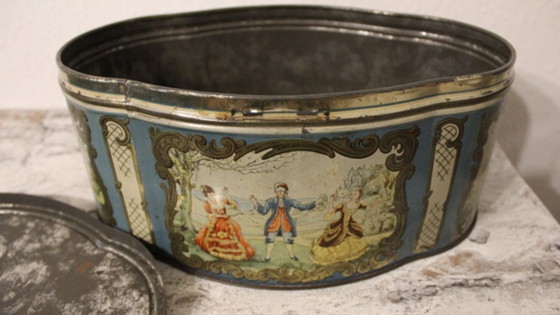 Image 1 of Zeer oude en grote blikken doos, circa 1900, snoepfabriek Lutrina, Kaiserslautern