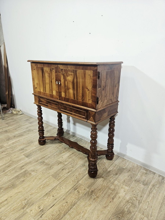 Mobile barocco in noce del XIX secolo con intarsi e gambe tornite – Credenze con vetrina, Wood, Barok (photo 20 of 29)