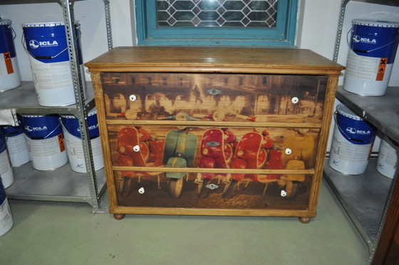 Pine Chest of Drawers with Vespa Photo – Italian Design (photo 4 of 5)