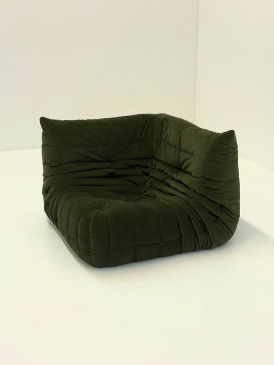 Image 1 of Ligne Roset Togo elemento angolare a 1 posto in velluto verde scuro