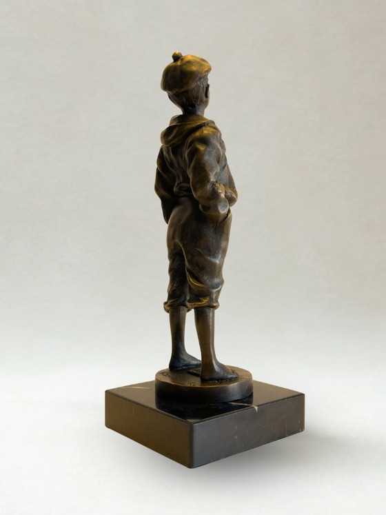 Image 1 of Scultura in bronzo – Piccolo mozzo che fischietta – Firmata V. Szczeblewski – 21 cm