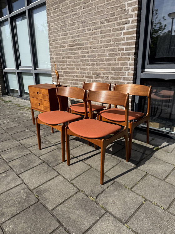 Image 1 of Set van 4 gerestaureerde eetkamerstoelen, Erik Buch ‘70