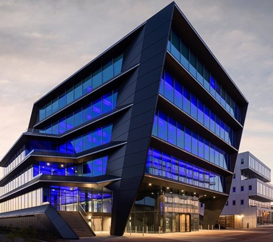 Image 1 of Ahrend 1200 Design vergadertafel - 300x120cm - Acrylaat en verlichting 2 stuks