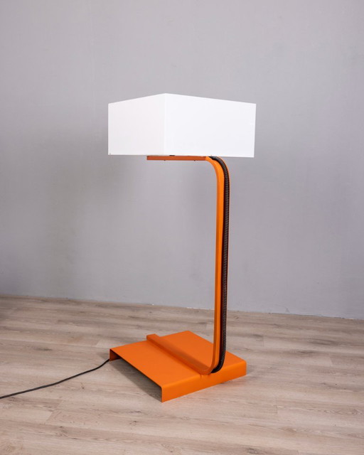 Vintage Space Age Italian Orange Metal and Acrylic Glass Floor Lamp, 1970s – vloerlampen (photo 2 of 14)