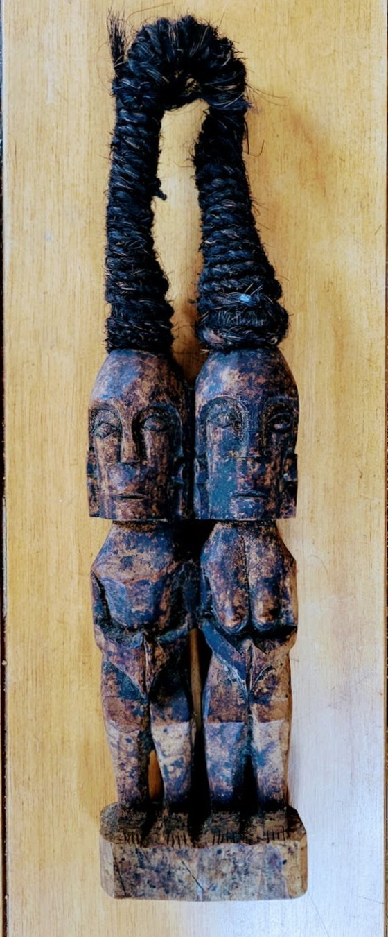 Image 1 of Statua in legno d'epoca raffigurante una coppia BATAK in Indonesia.