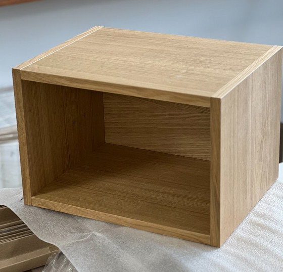 Image 1 of Mobile pensile modulare architettonico (280 cm) – RAL 9010 opaco e impiallacciatura di rovere