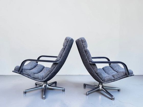 Set Grijze Artifort Draaifauteuils – Chrome (photo 6 of 7)