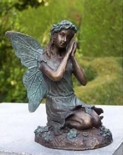 Betende Elfenstatue aus Bronze