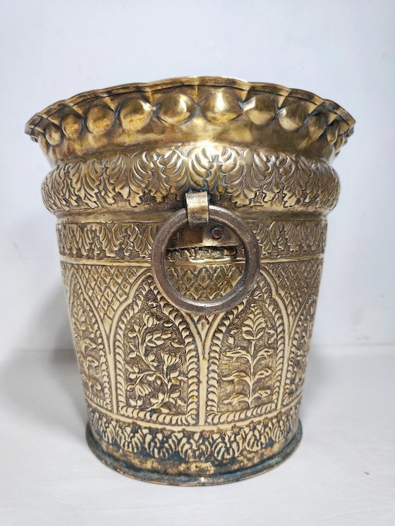 Image 1 of Macetero de bronce. España, década de 1980.