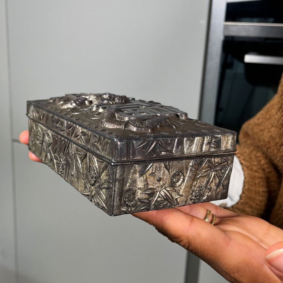 Image 1 of Caja japonesa para baratijas o joyas de metal y madera con forma de dragón