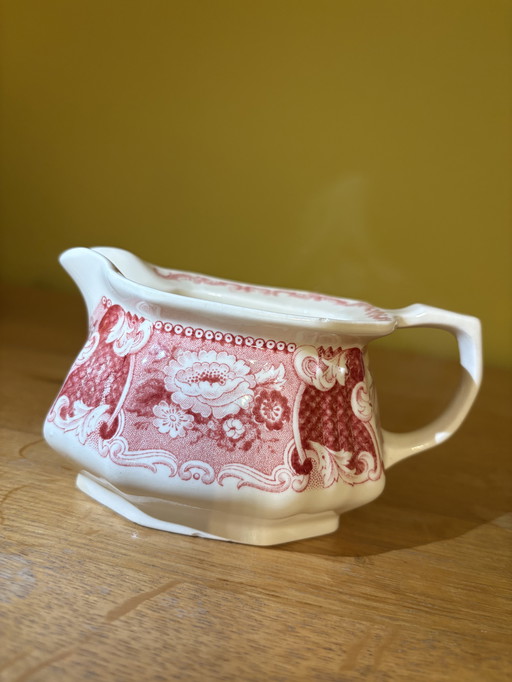 "Victoria" Service - Maastricht Ceramics Company (Netherlands) - Red Decor