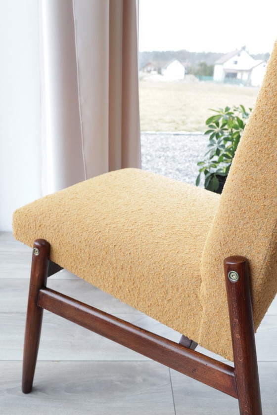 Image 1 of Fauteuil vintage sans accoudoirs jaune moutarde bouclé 1960