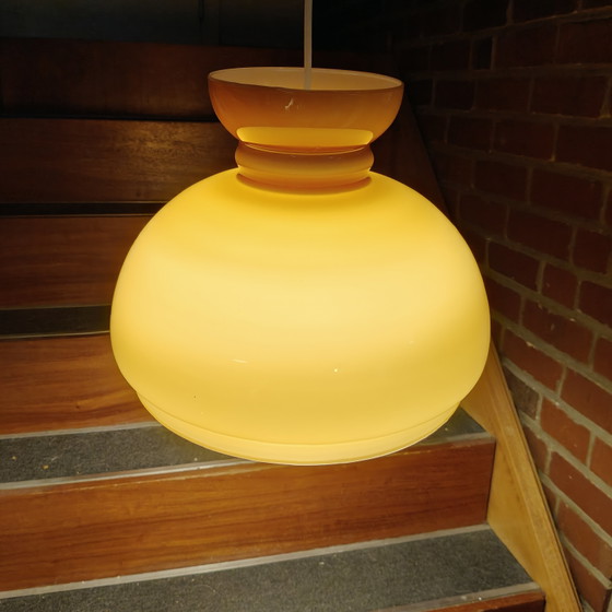 Image 1 of Suspension vintage des années 70 en verre opalin ocre moutarde – recâblée