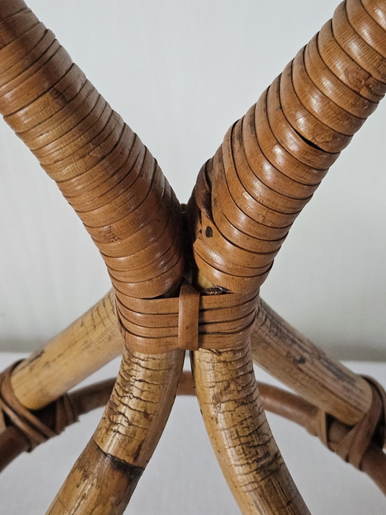 Double-sided mirror on a vintage rattan stand (photo 4 of 9)