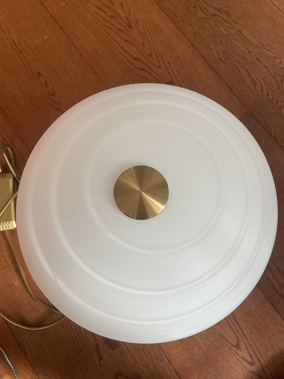 Image 1 of B+M Leuchten  Tafellamp  mat/gepolijst messing mat wit gevlamd glas  Jaren 90