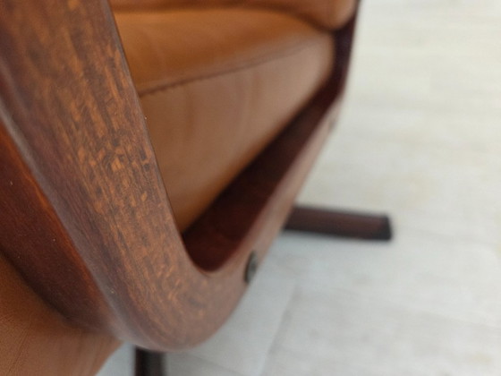 Image 1 of Años 70, diseño sueco de Gote Möbler, silla giratoria con reposapiés, cuero.