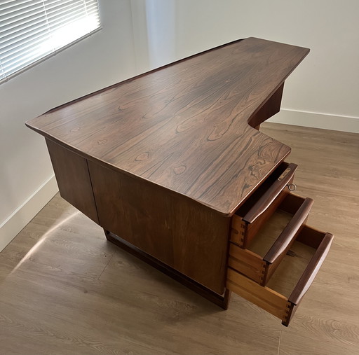 Boomerang Desk van de Deense ontwerper Peter Løvig Nielsen