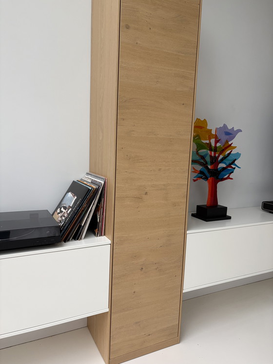 Image 1 of Armoire murale de rangement pour intérieur contemporain