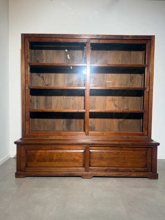 Vitrina de Teca con Puertas Correderas – Vidrio (photo 8 of 9)