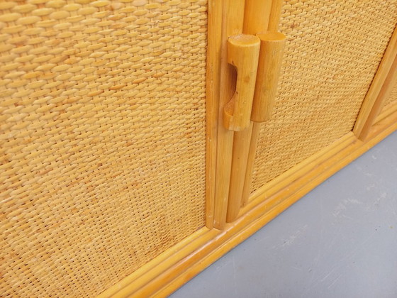 Image 1 of Vintage dressoir/opbergmeubel van rotan en gevlochten rotan uit de jaren 70.