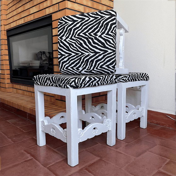 Set van 3 antieke Portugese massief houten krukken met zebraprint bekleding. – Kuipstoelen, Textile, Wood (photo 8 of 17)