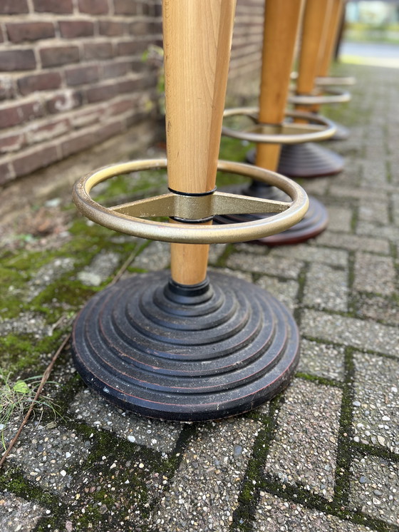 Image 1 of 4 krukken met gietijzeren voeten 