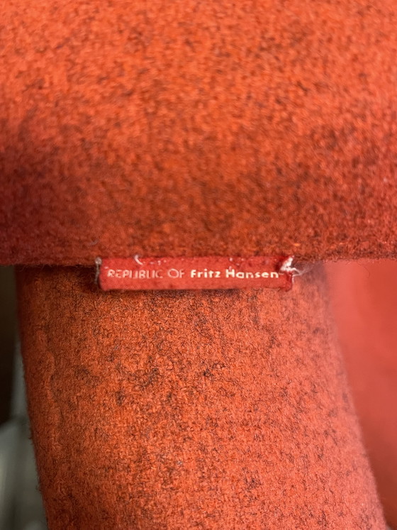Image 1 of Poltrona Egg di Arne Jacobsen per Fritz Hansen – Modello originale rosso