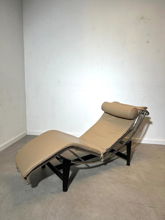 Chaise longue LC4 – diseño de Le Corbusier – marrón claro – réplica (photo 5 of 5)
