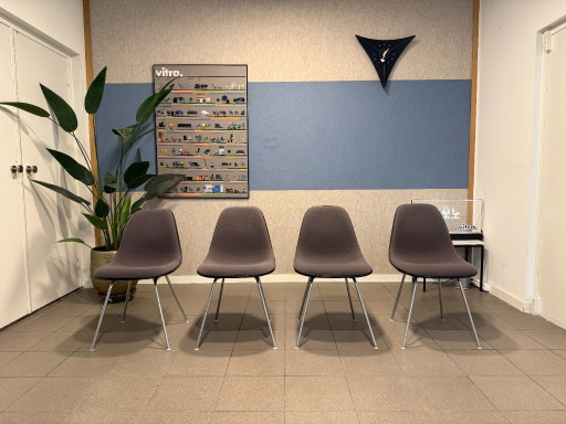 Vitra | Eames | DSX | Zwart Fiberglass, Grijze Bekleding En Zink Onderstel | 4 Stuks – eetkamerstoelen, Metal (photo 2 of 8)